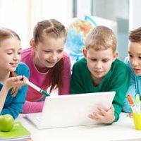 classmates-working-together_1098-2588