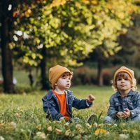 two-boys-brothers-sitting-grass-tree_1303-25297 (1)